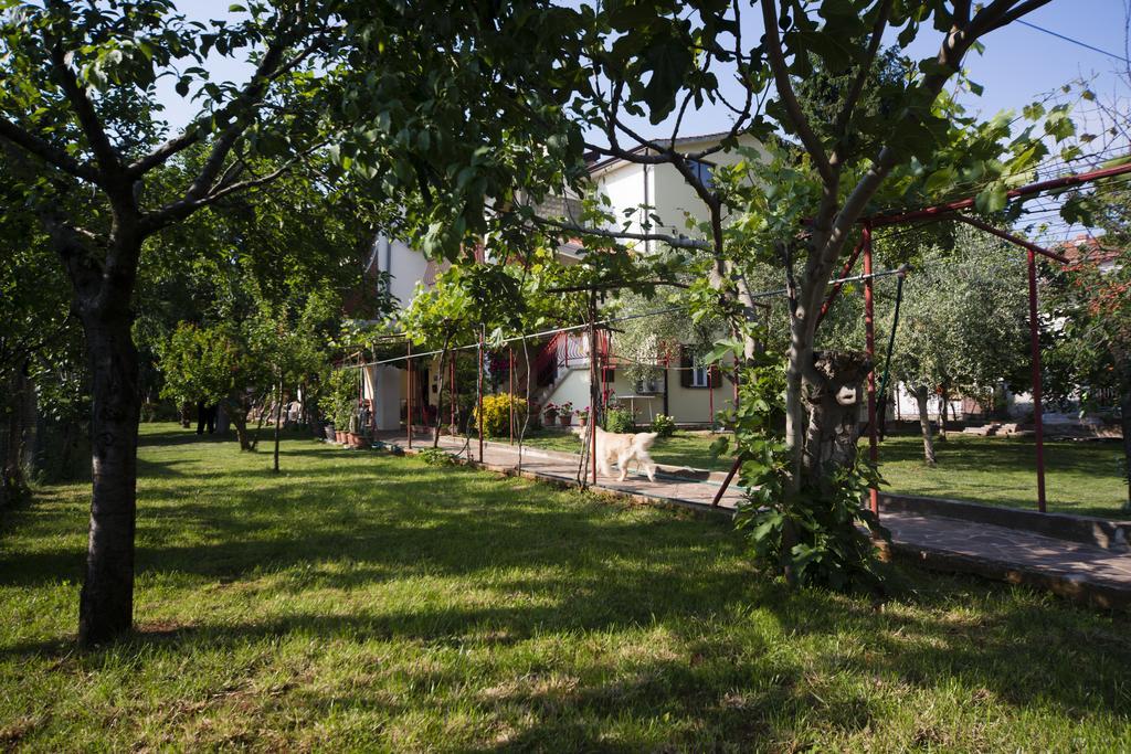 Apartments Milica Umag Bagian luar foto