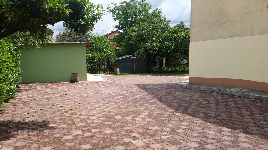 Apartments Milica Umag Bagian luar foto