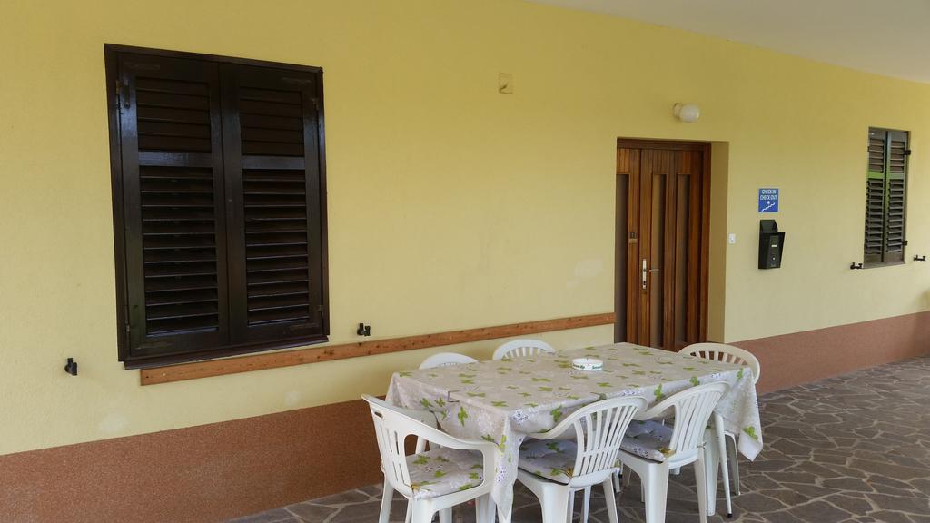 Apartments Milica Umag Bagian luar foto